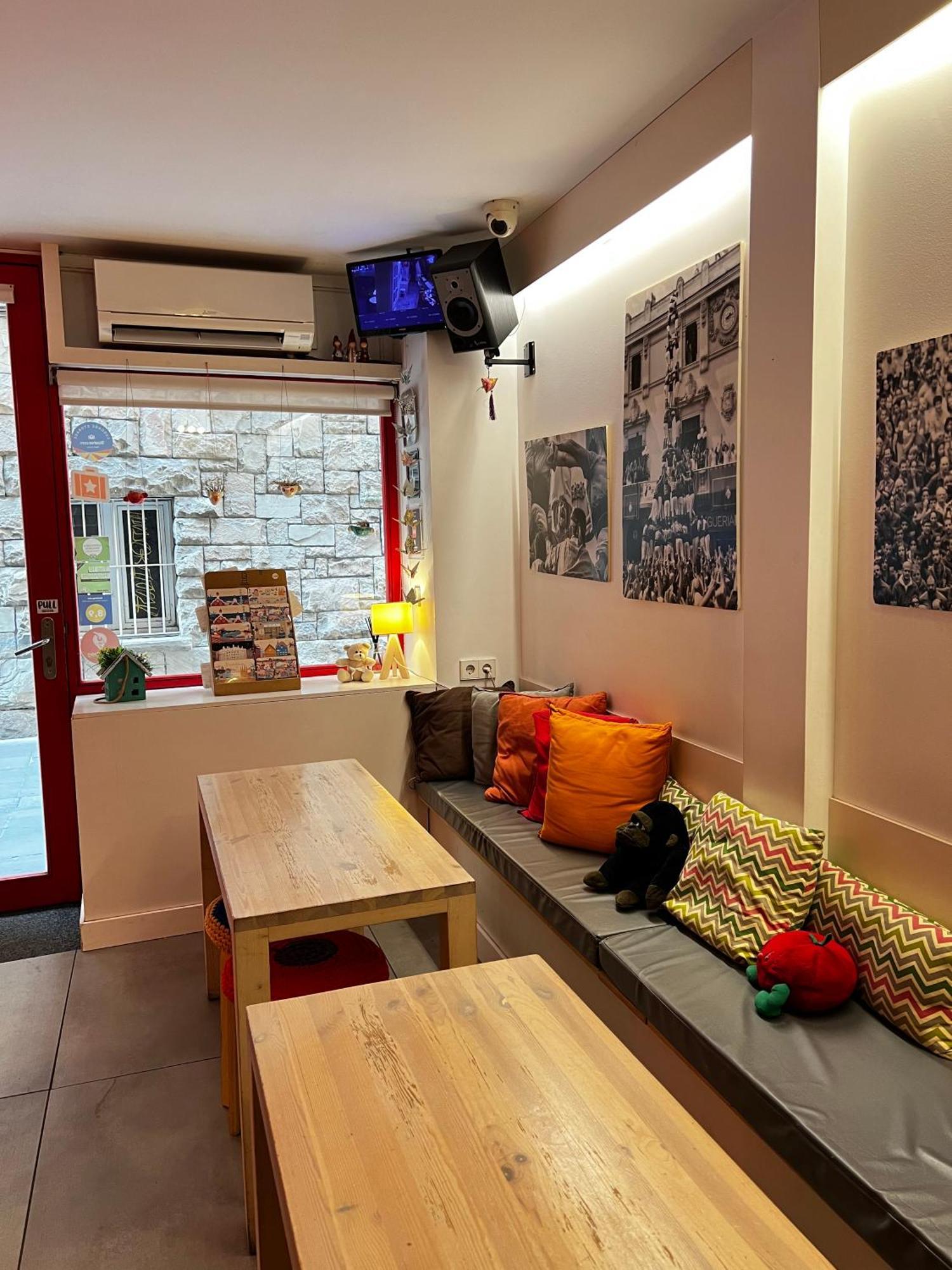 Itaca Hostel Barcelona Exterior photo